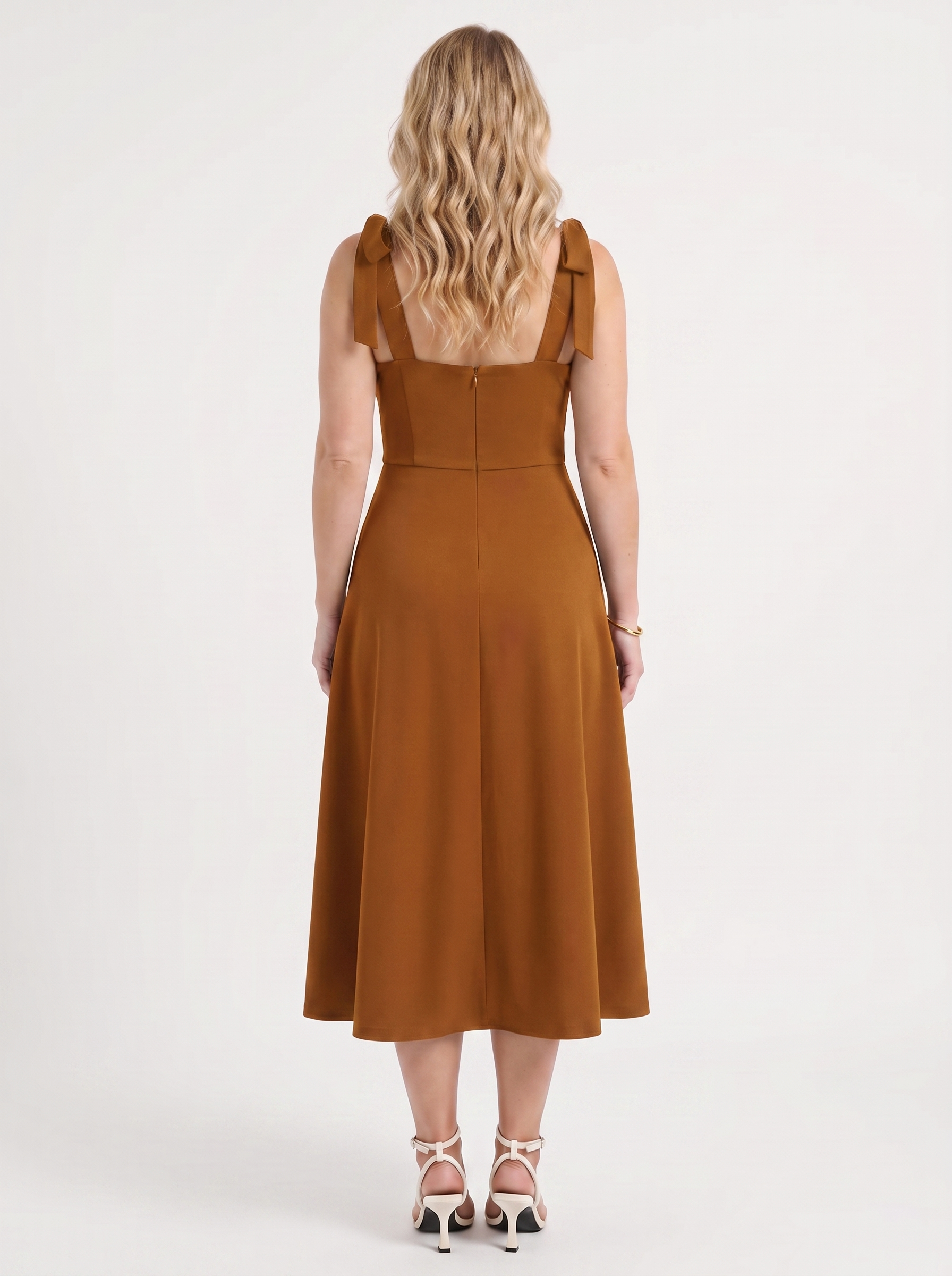 Lanie Midikleid mit Herzausschnitt und Bindeträgern
