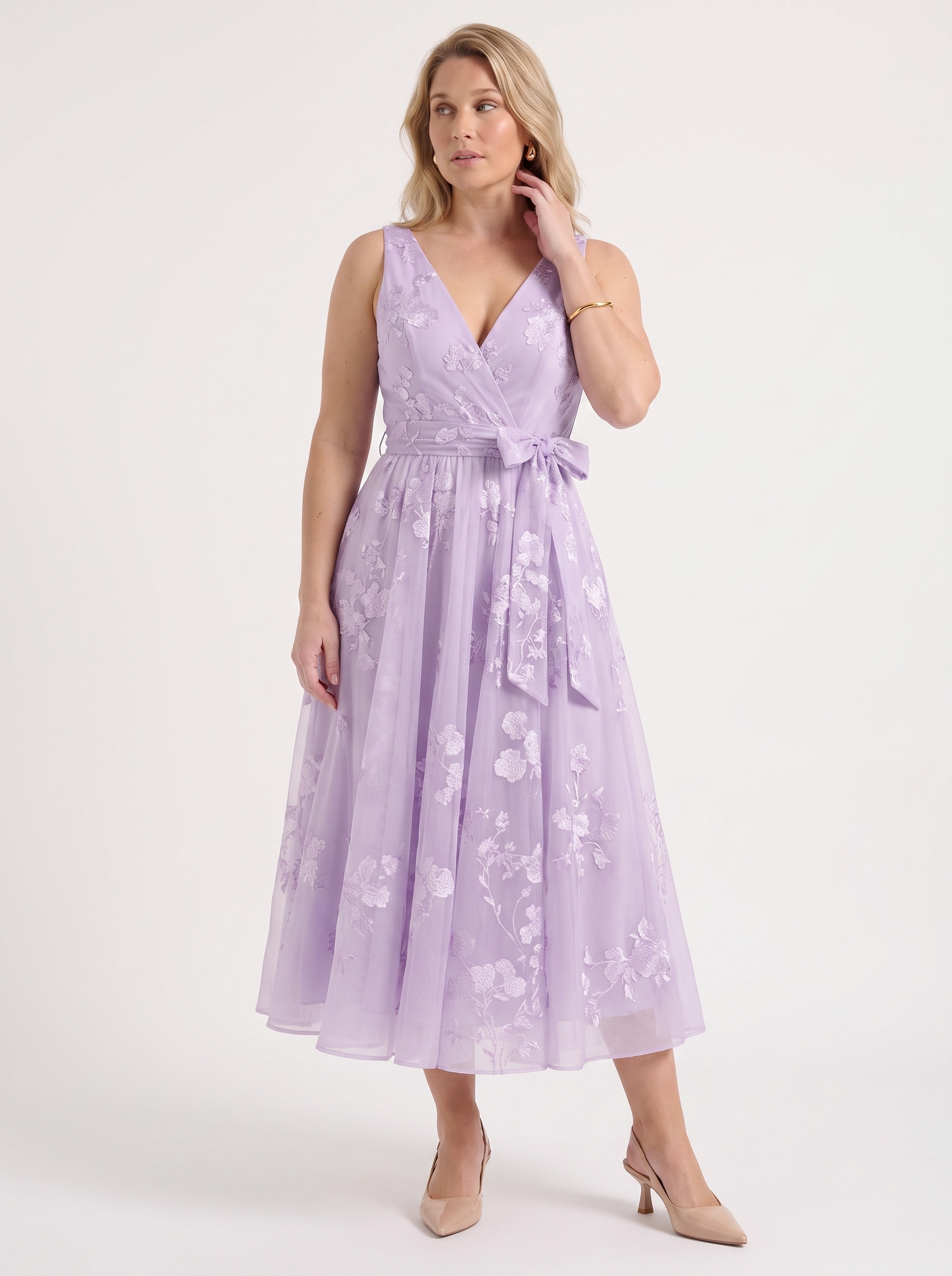 Cassie Midikleid in Wickeloptik mit floralem Muster