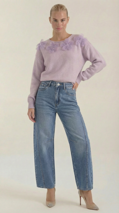 Alexandra Pullover mit Blumen-Detail und Rundhalsausschnitt