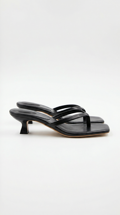 Jessica Zehentrenner-Sandalen mit Kitten-Heel